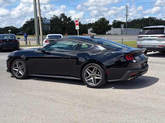 Used 2025 Ford Mustang Coupe RWD image 3