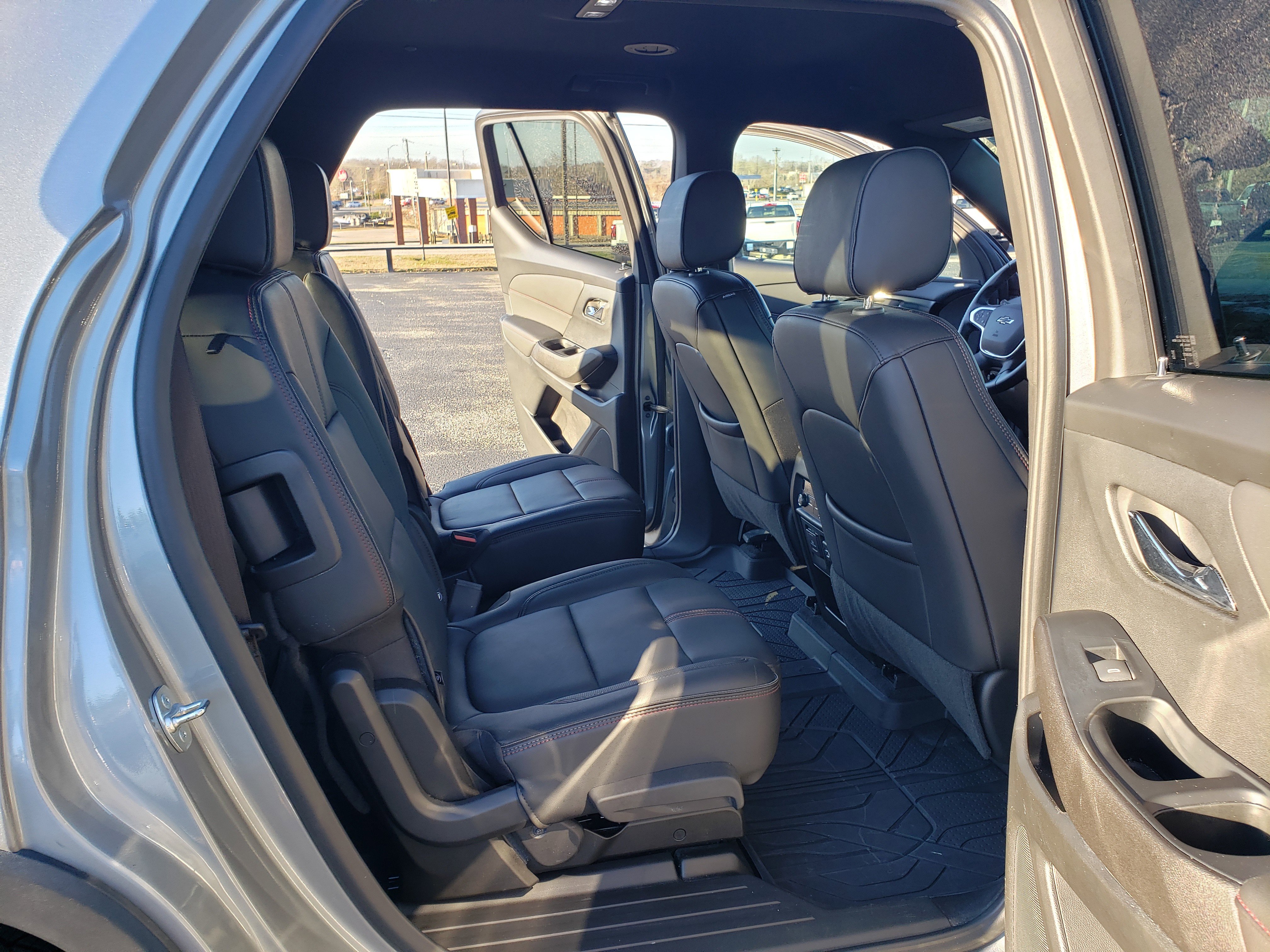 Used 2023 Chevrolet Traverse RS w/ LPO, Floor Liner Package image 29