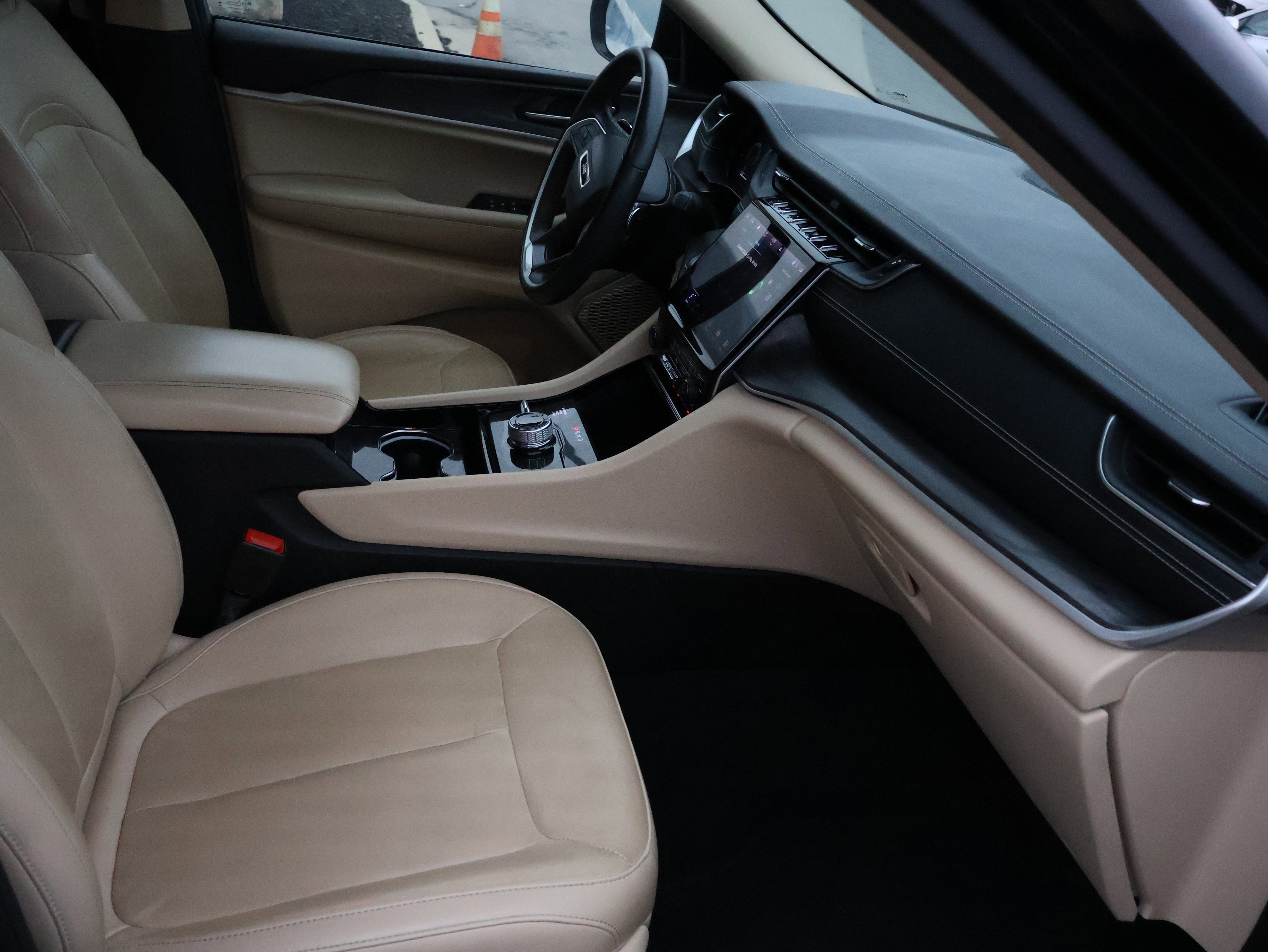 Used 2021 Jeep Grand Cherokee L Limited image 11