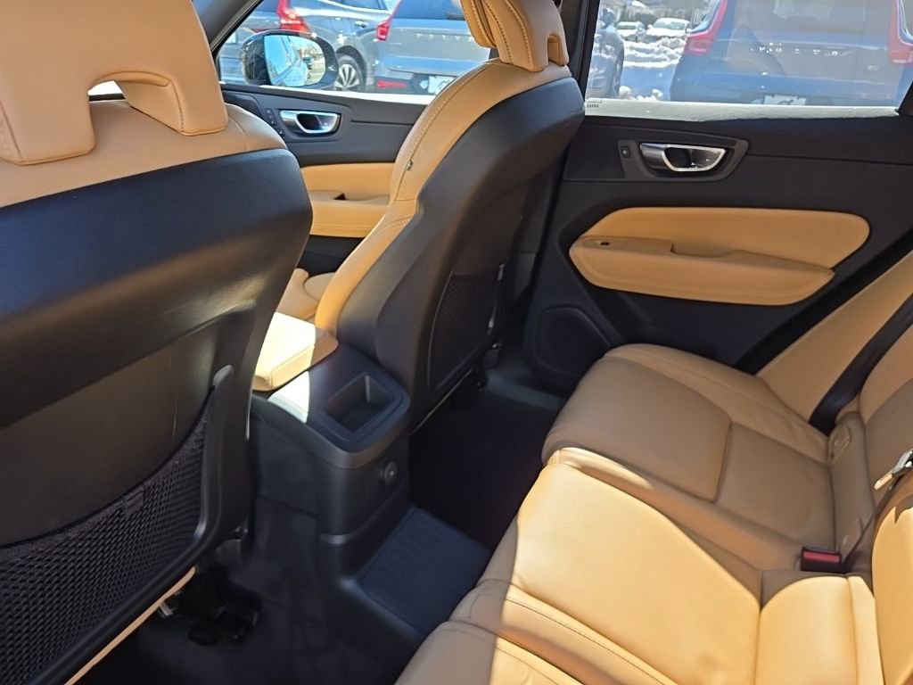 Certified 2023 Volvo XC60 T8 Ultimate w/ Protection Package Premier image 16
