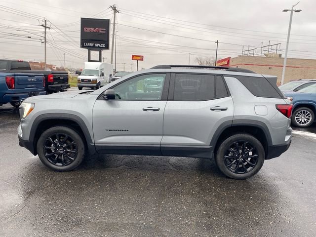 Used 2025 GMC Terrain Elevation w/ Elevation Premium Package image 2