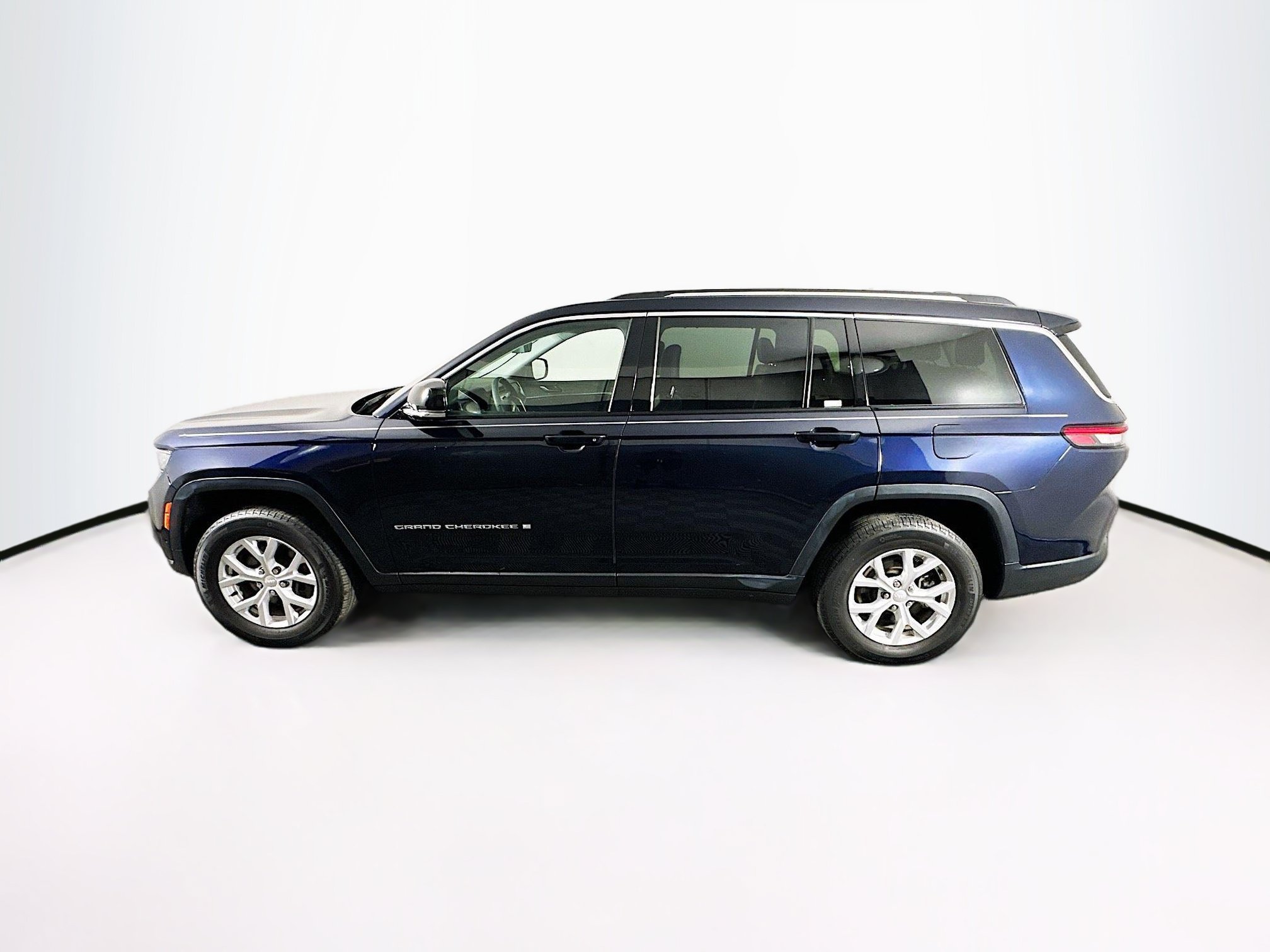 Used 2023 Jeep Grand Cherokee L Limited w/ Luxury Tech Group II AWD/4WD image 4