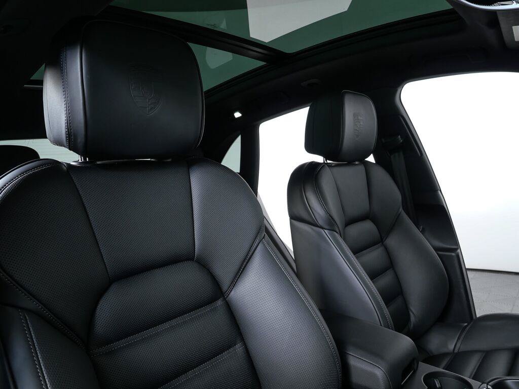 Certified 2026 Porsche Macan AWD/4WD image 21