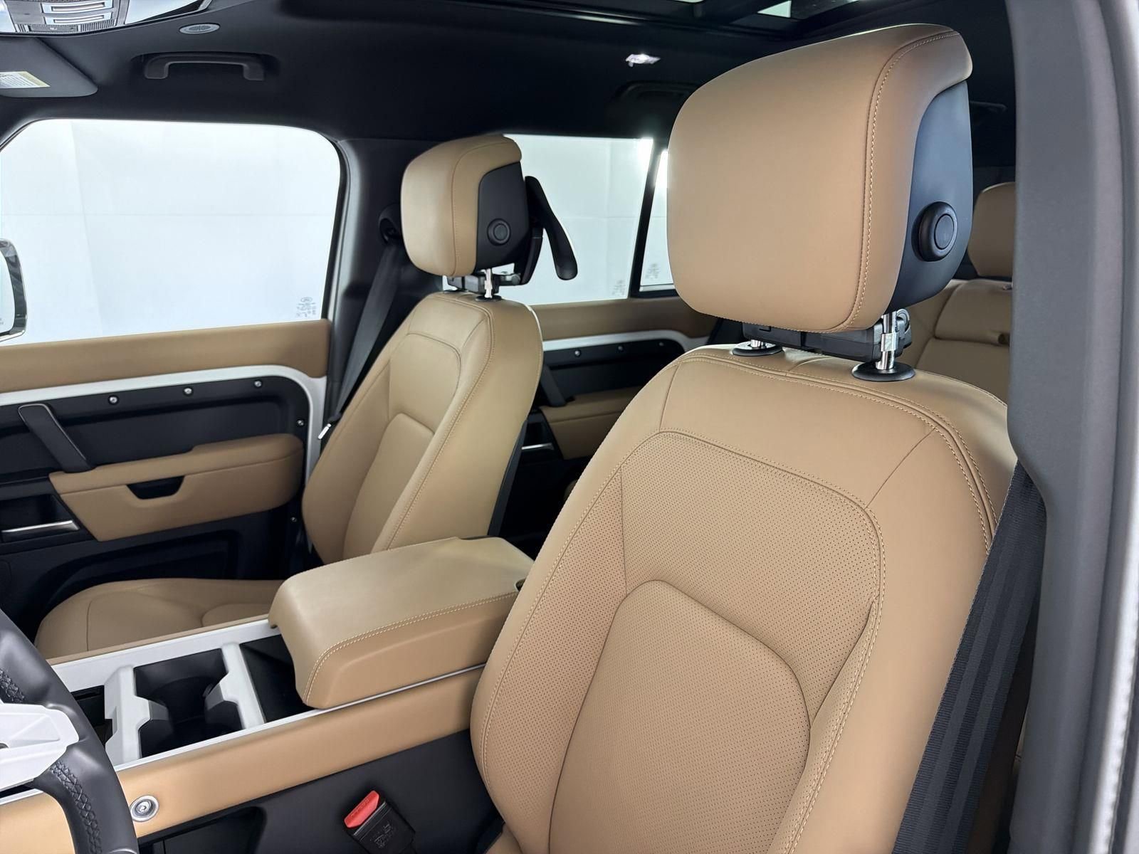 New 2026 Land Rover Defender 110 X-Dynamic SE image 25