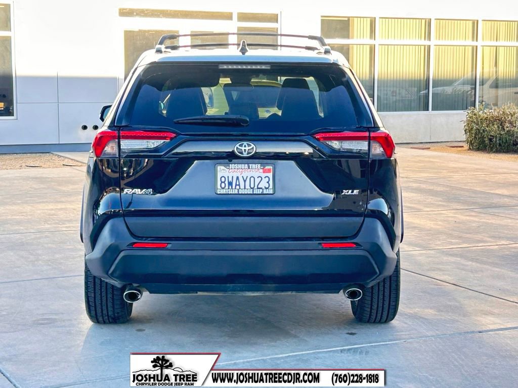 Used 2021 Toyota RAV4 XLE Premium image 7