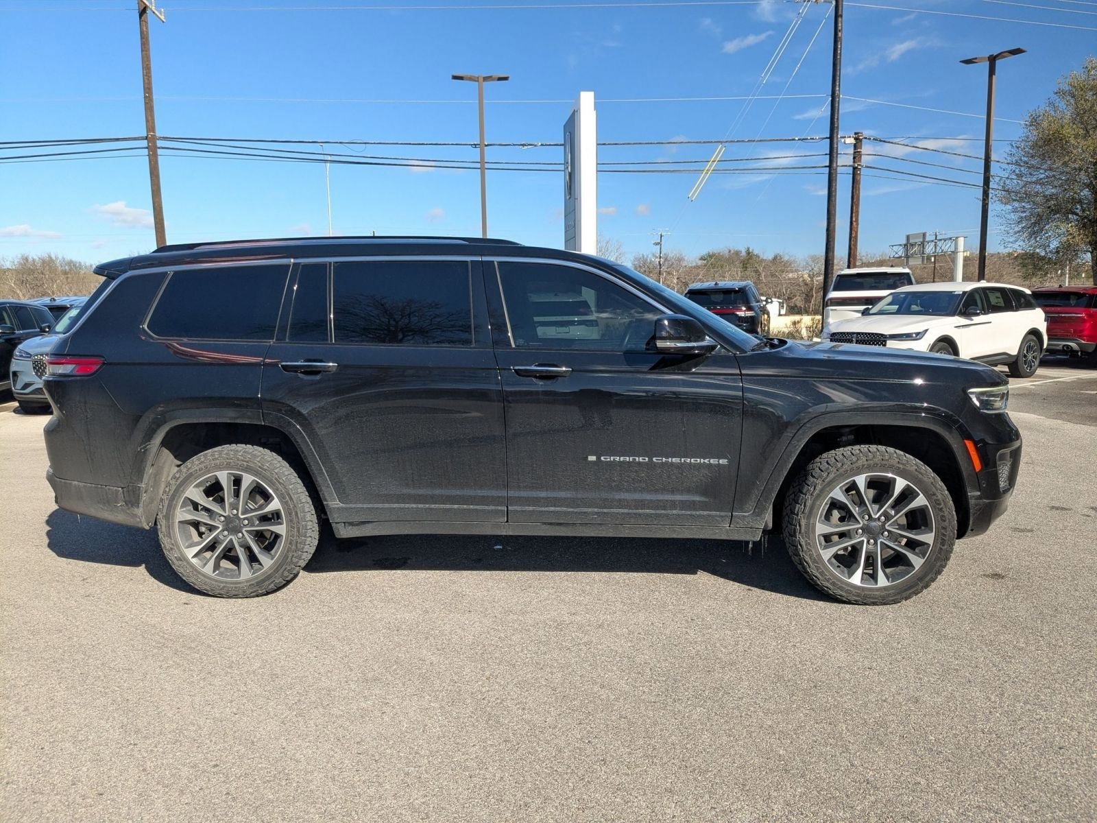 Used 2022 Jeep Grand Cherokee L Overland w/ Advanced Protech Group III image 2