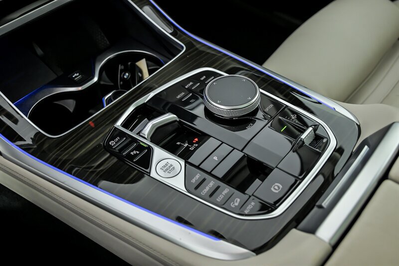 Used 2023 BMW X7 xDrive40i AWD/4WD image 36