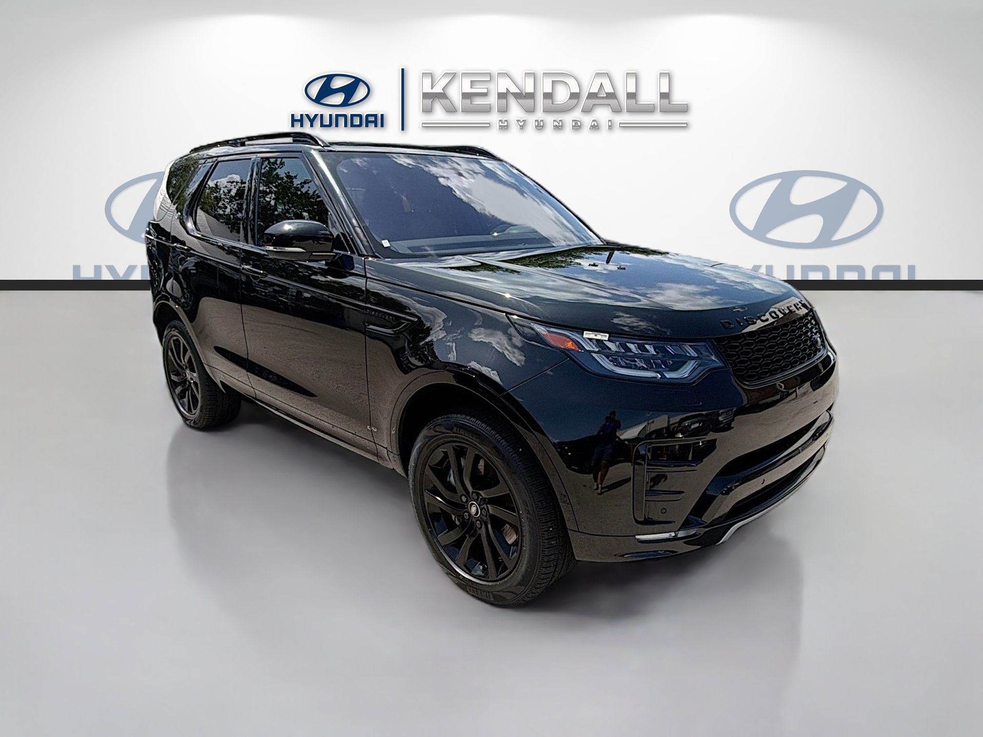 Used 2020 Land Rover Discovery Landmark AWD/4WD image 1