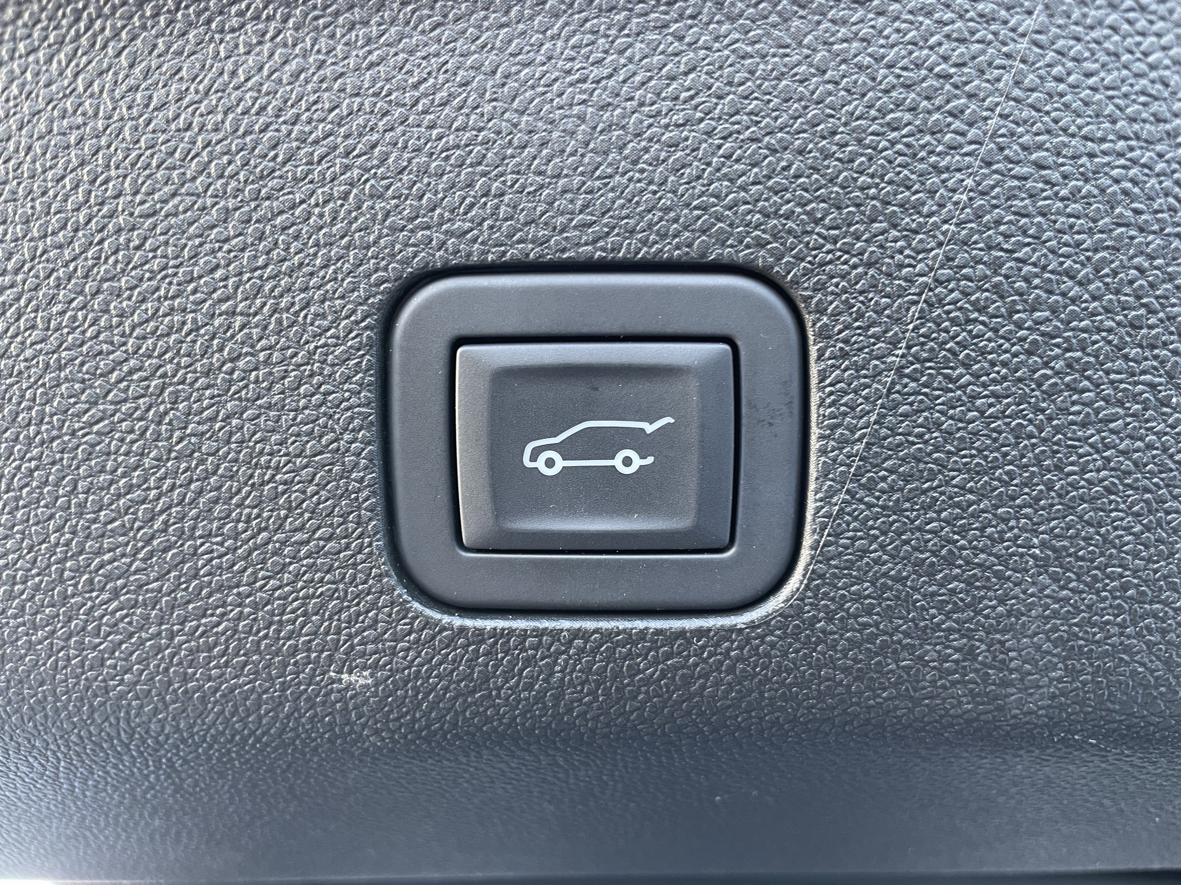 Used 2025 Cadillac Escalade Sport Platinum w/ LPO, ONYX Package image 43