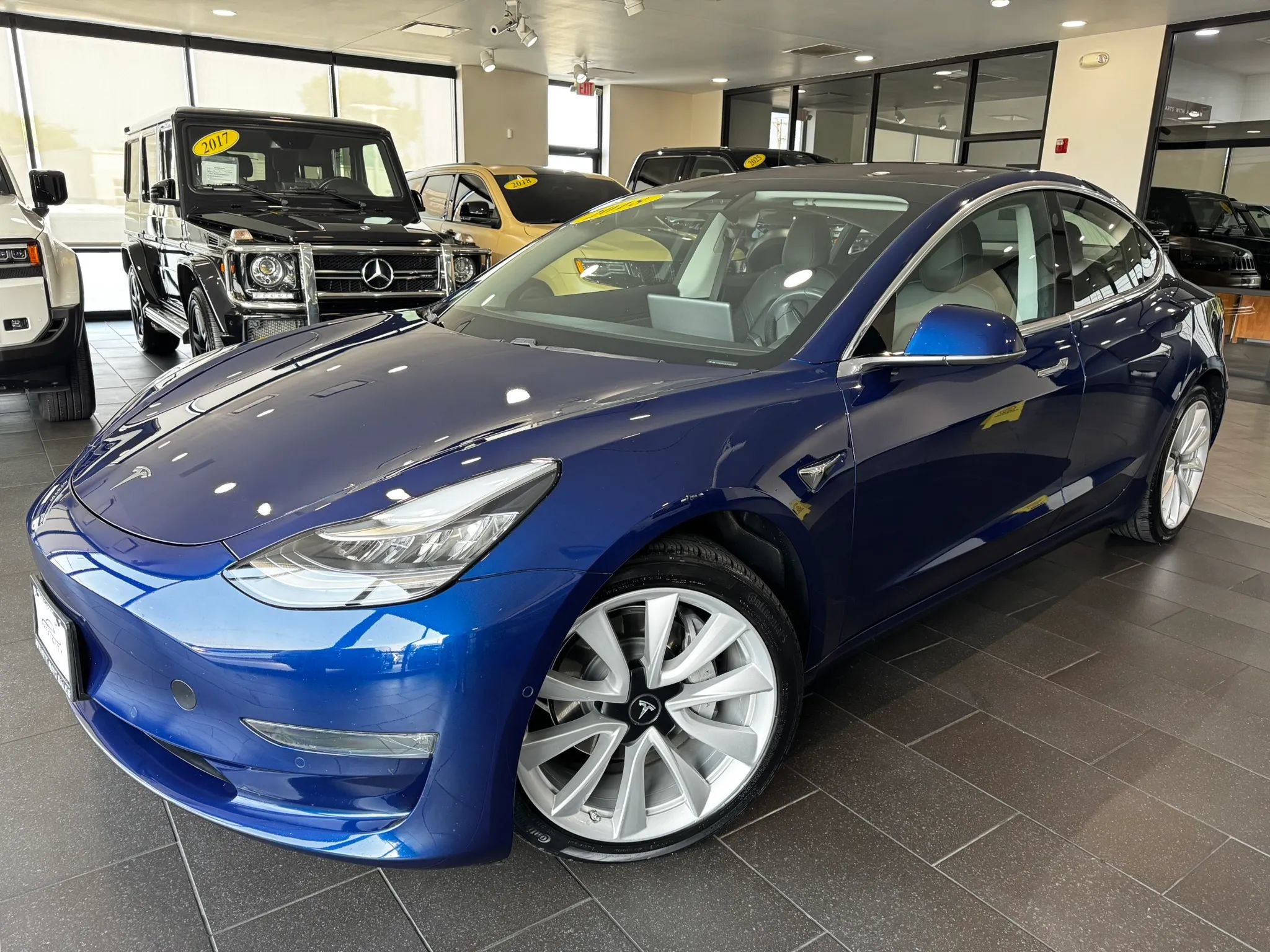 Used 2018 Tesla Model 3 Long Range RWD image 1