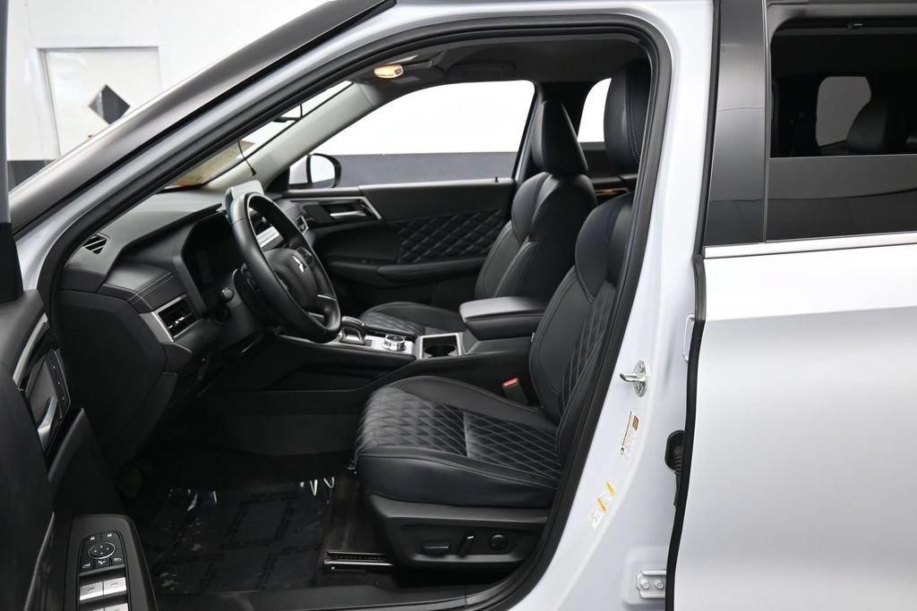 Used 2024 Mitsubishi Outlander SEL FWD image 11