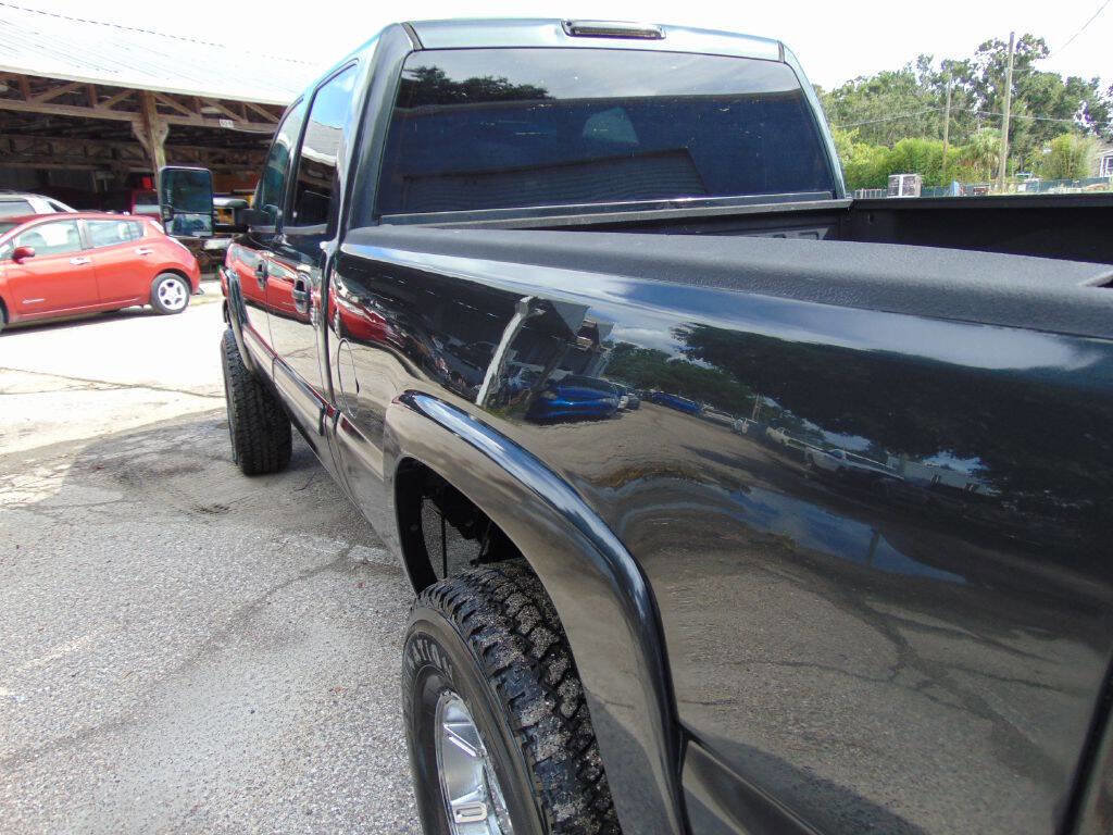Used 2005 Chevrolet Silverado 2500 LS w/ Heavy-Duty Power Package image 6