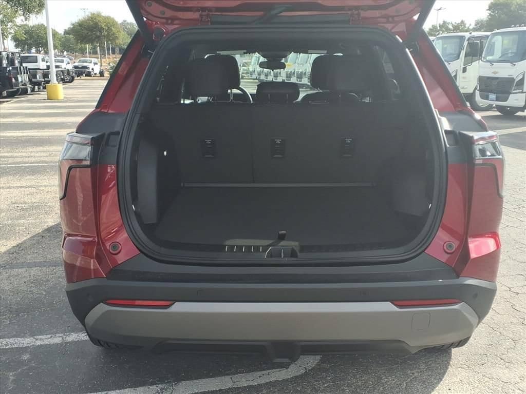 New 2027 Chevrolet Equinox LT w/ Convenience Package II FWD image 12