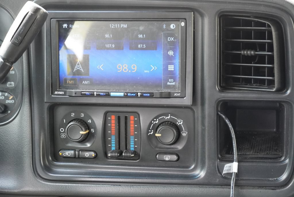 Used 2005 Chevrolet Silverado 2500 LS w/ Heavy-Duty Power Package AWD/4WD image 10