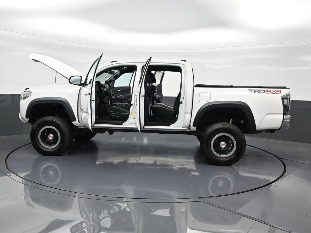 Used 2020 Toyota Tacoma TRD Off-Road AWD/4WD image 34