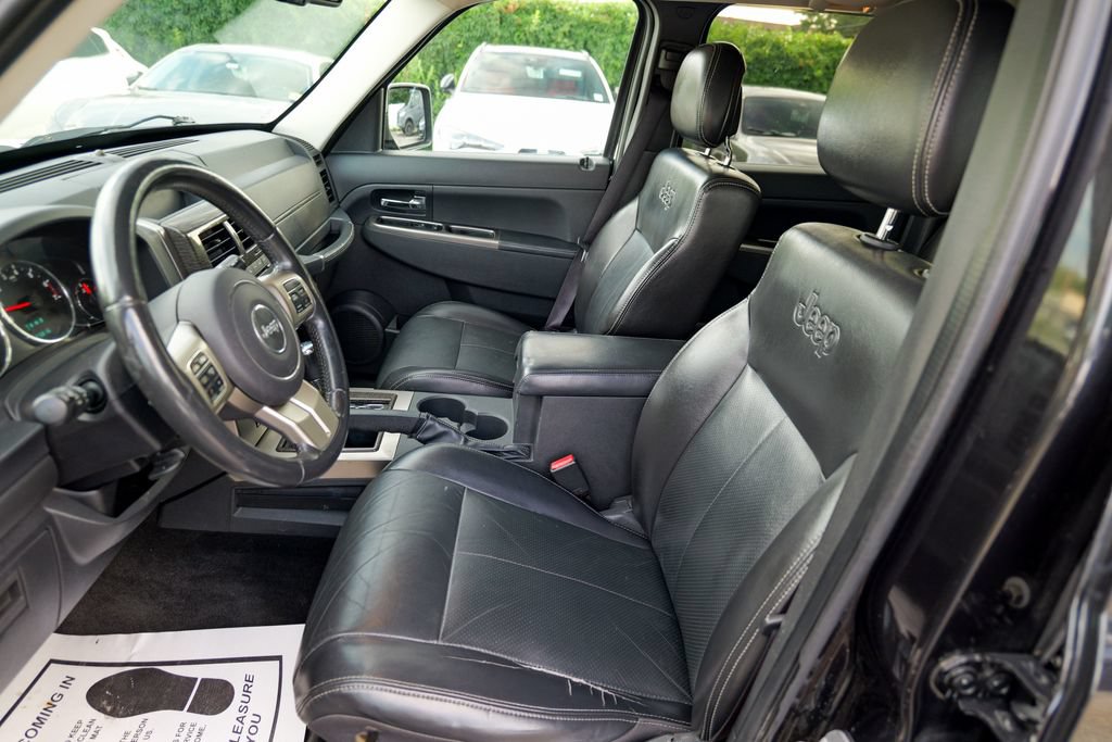 Used 2011 Jeep Liberty Limited w/ Chrome Accents Group AWD/4WD image 21