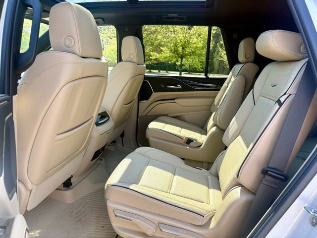 Certified 2024 Cadillac Escalade Premium Luxury AWD/4WD image 28