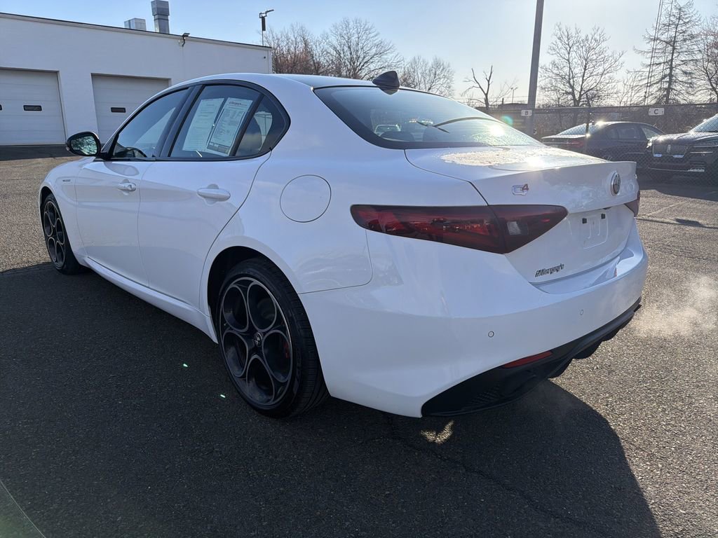Used 2022 Alfa Romeo Giulia Veloce image 3