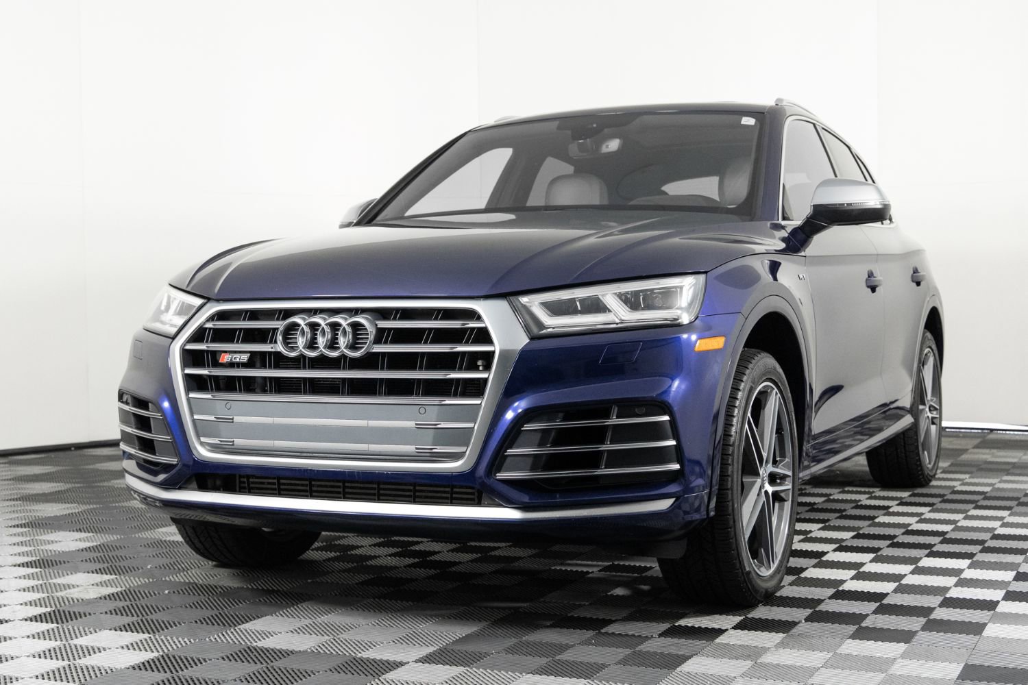 Used 2018 Audi SQ5 Premium Plus w/ Navigation Package AWD/4WD image 2