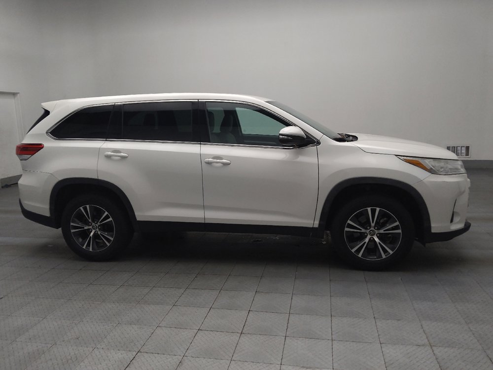 Used 2019 Toyota Highlander LE image 11