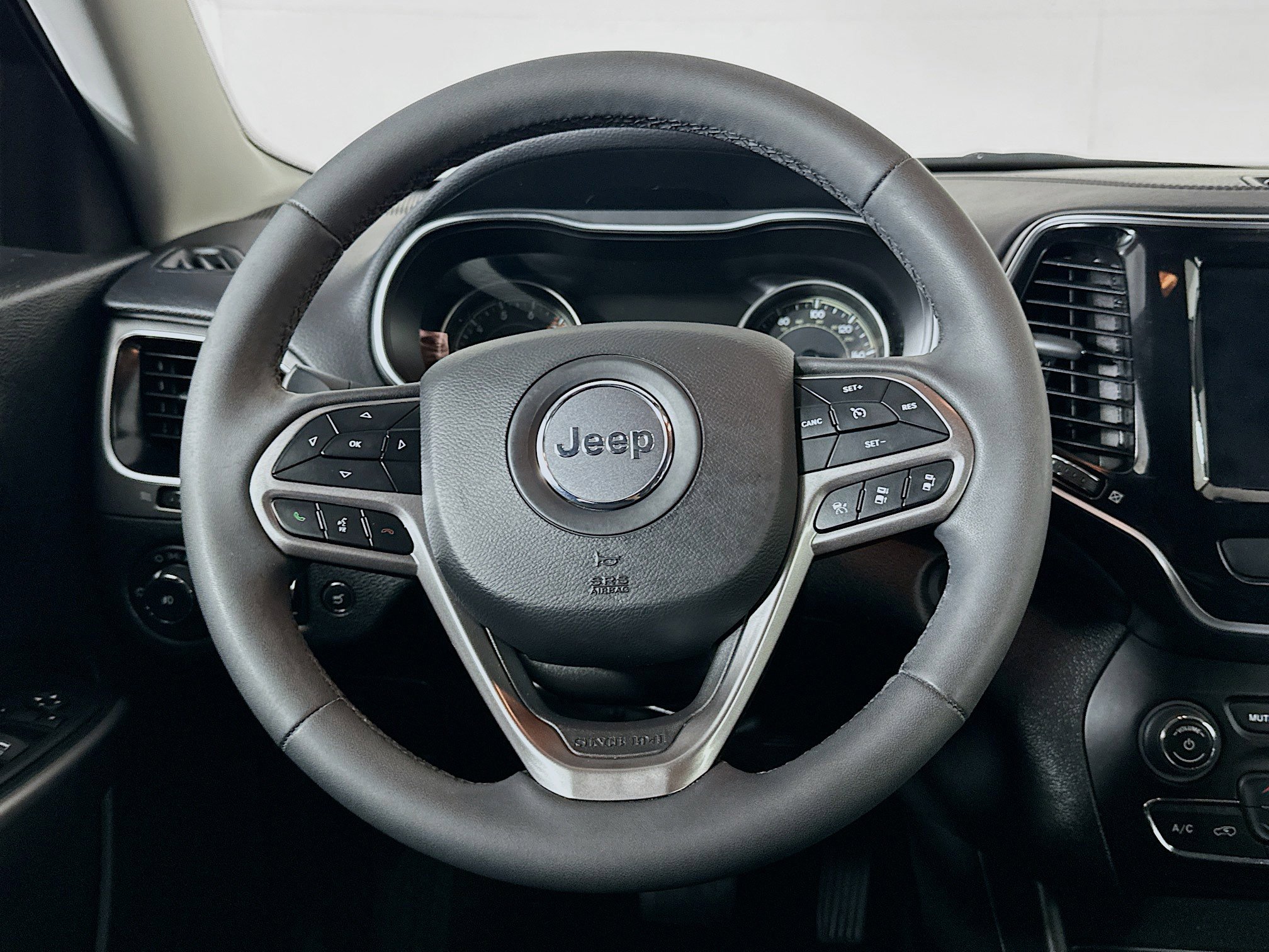 Used 2022 Jeep Cherokee Limited w/ Mopar Interior Package image 18