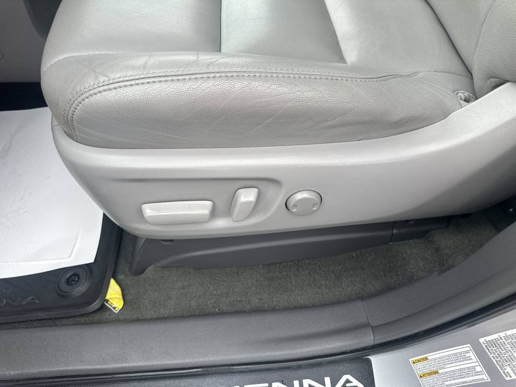 Used 2015 Toyota Sienna XLE Premium AWD/4WD image 18