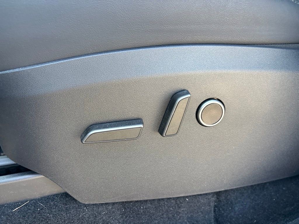Used 2025 Tesla Model Y Long Range RWD image 15