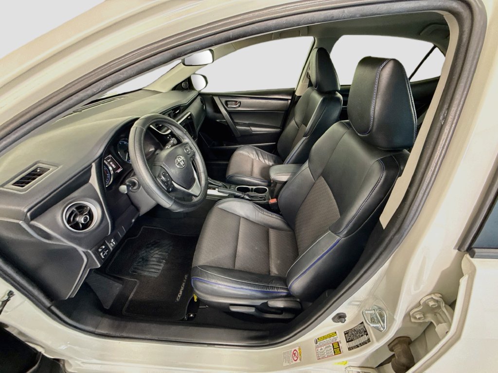 Used 2018 Toyota Corolla SE w/ Carpet Mat Package (TMS) FWD image 19