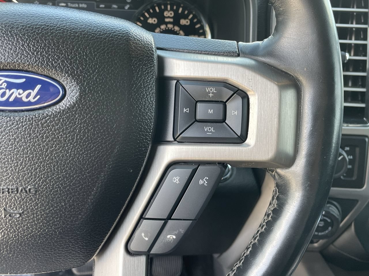 Used 2017 Ford F150 Platinum w/ Equipment Group 701A Luxury AWD/4WD image 31