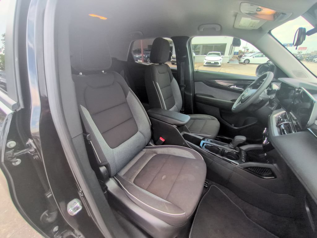 Used 2025 Chevrolet TrailBlazer LT AWD/4WD image 30