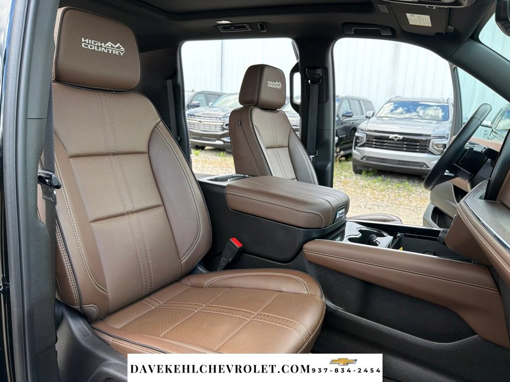 Used 2025 Chevrolet Suburban High Country w/ Sun And Tow Package AWD/4WD image 27