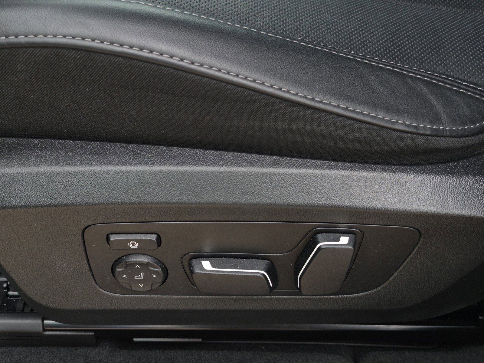 Certified 2025 BMW X3 xDrive30i w/ Convenience Package image 16