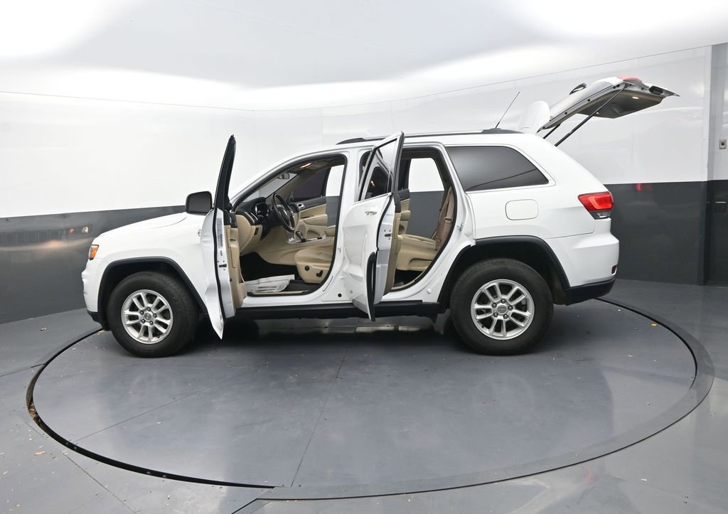 Used 2019 Jeep Grand Cherokee Laredo AWD/4WD image 34