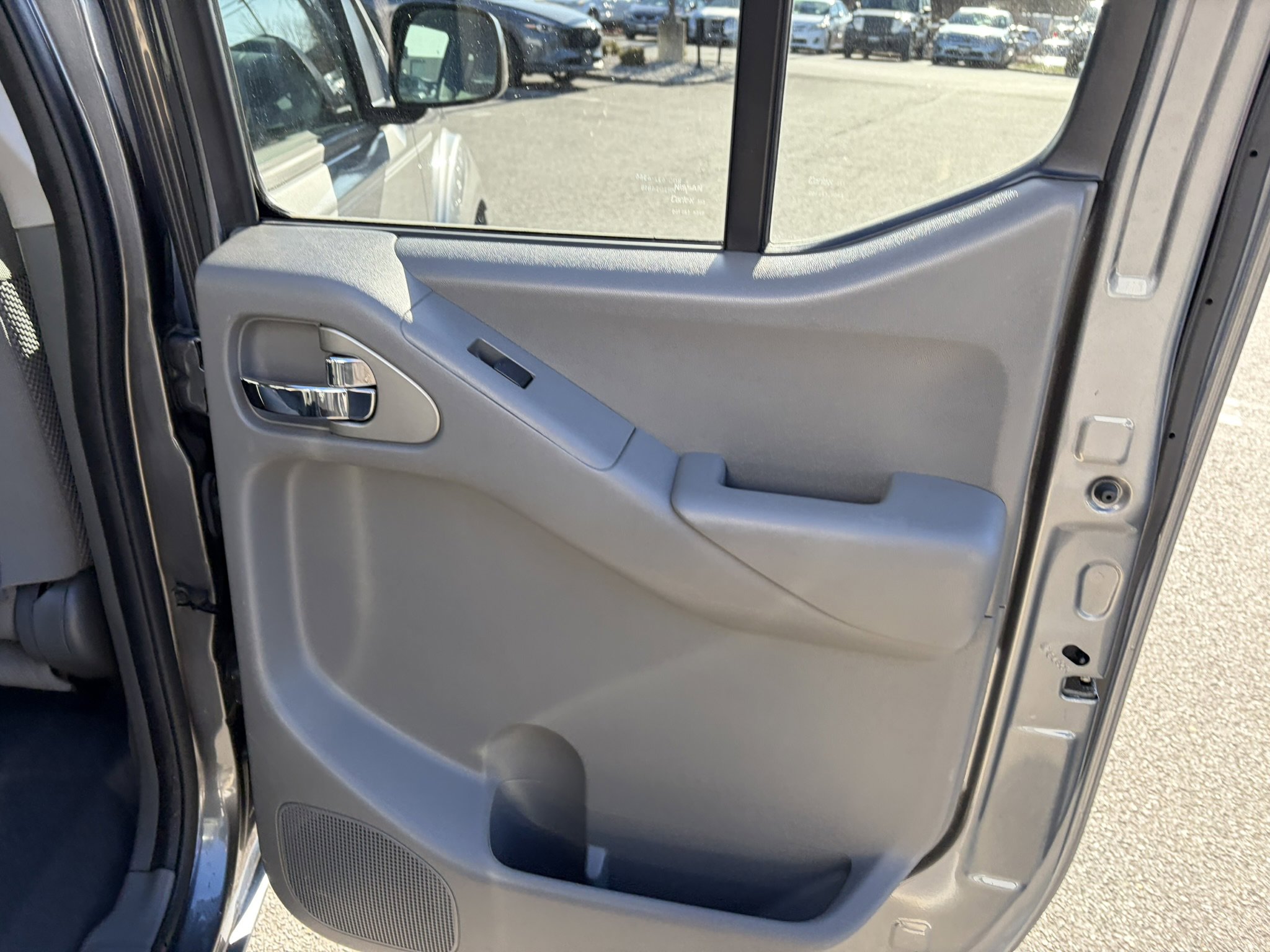 Used 2019 Nissan Frontier SV image 29