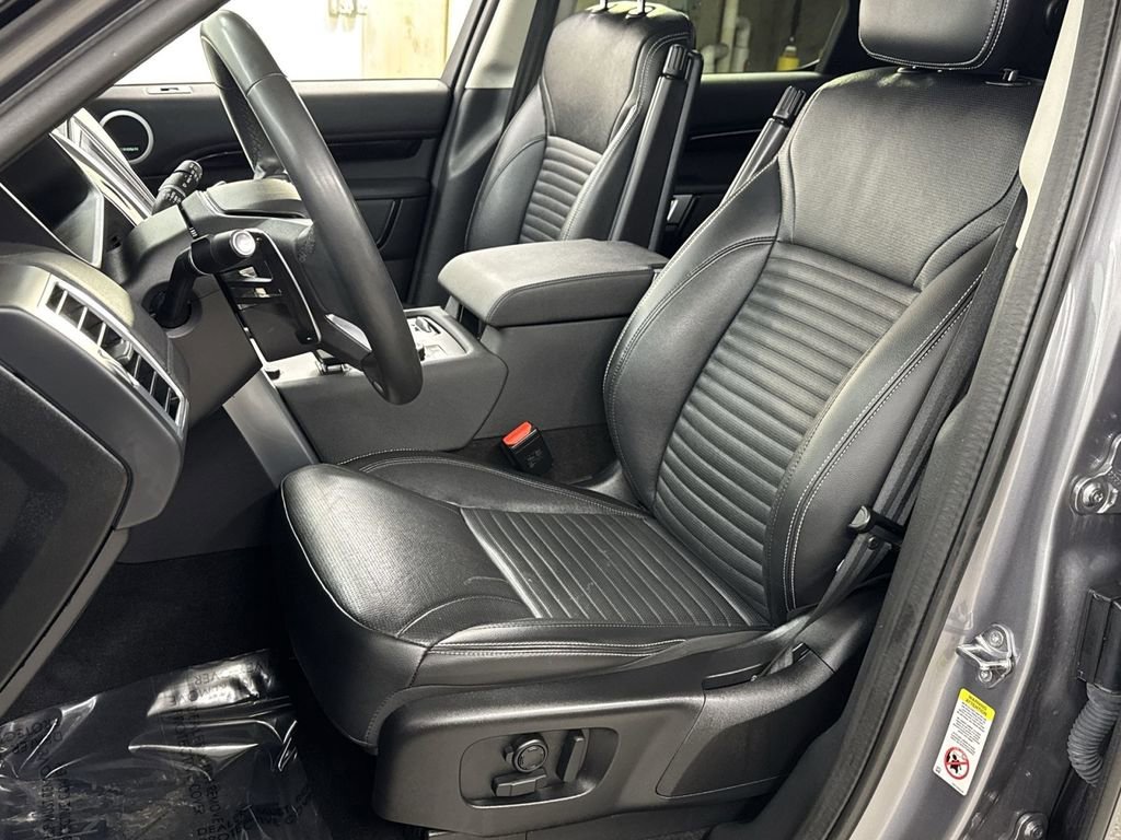 Used 2024 Land Rover Discovery S image 4
