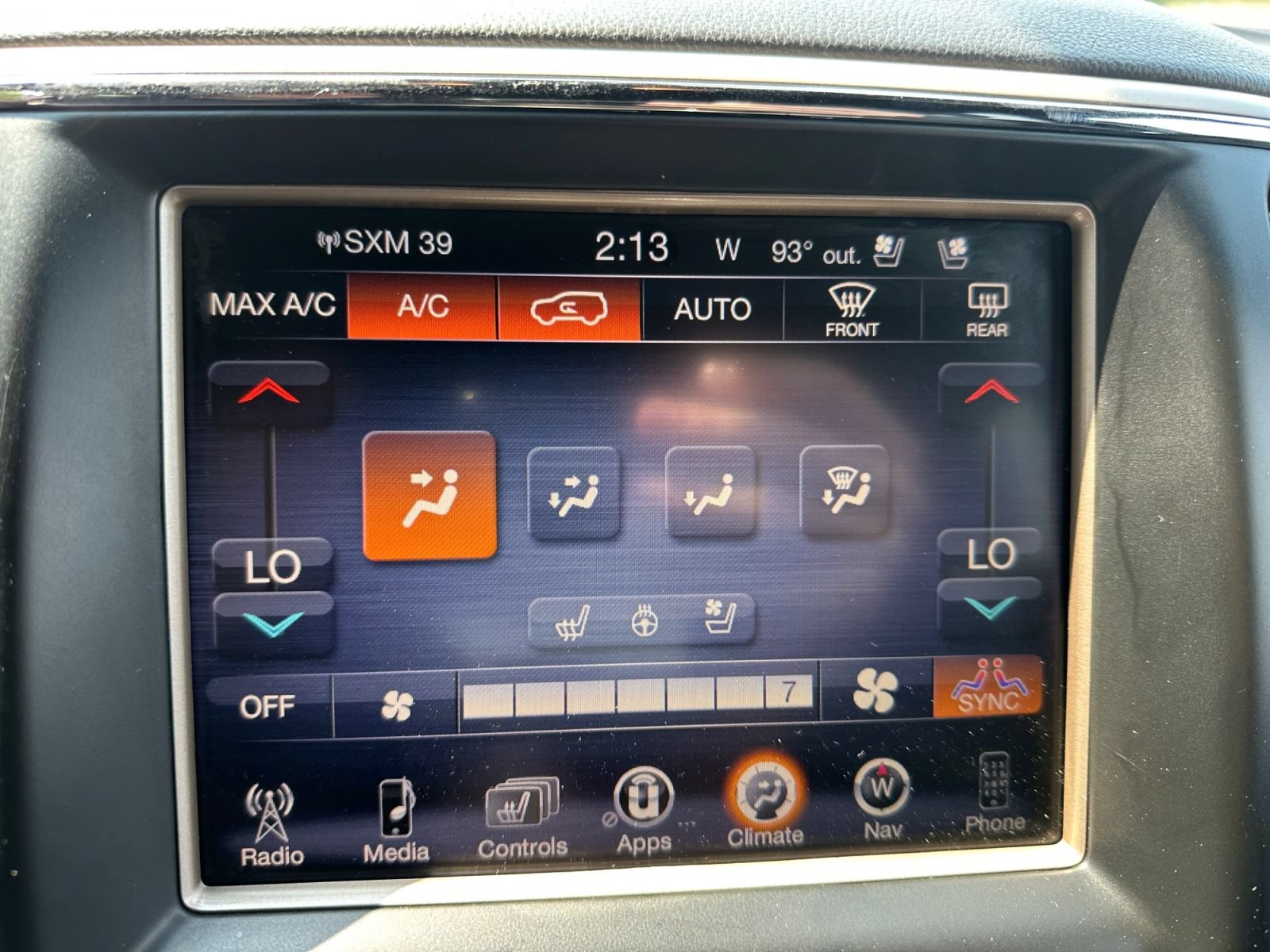Used 2016 Jeep Grand Cherokee Overland w/ Advanced Technology Group AWD/4WD image 25
