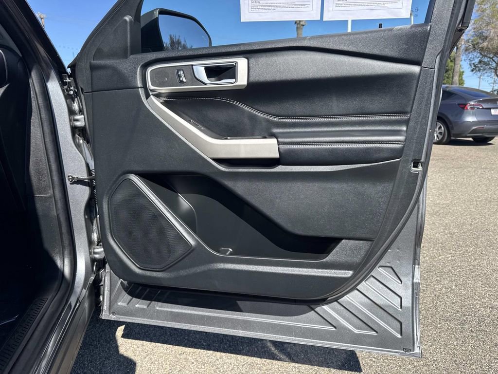 Used 2022 Ford Explorer XLT w/ Equipment Group 202A image 29
