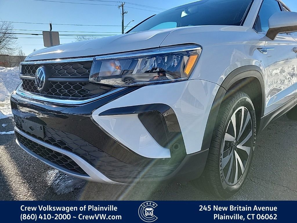 Certified 2022 Volkswagen Taos SE image 24