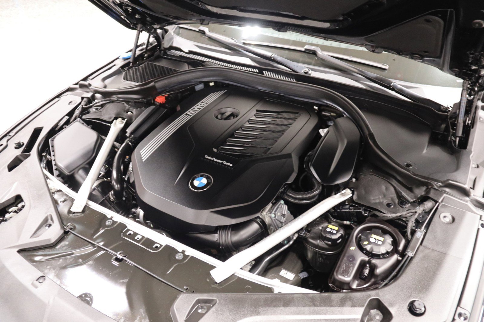 Used 2021 BMW 840i xDrive Coupe w/ M Sport Package AWD/4WD image 16
