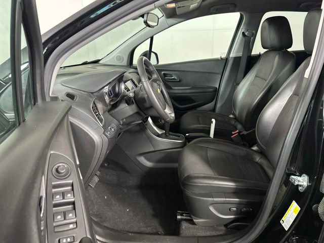 Used 2022 Chevrolet Trax LT w/ LT Convenience Package image 11