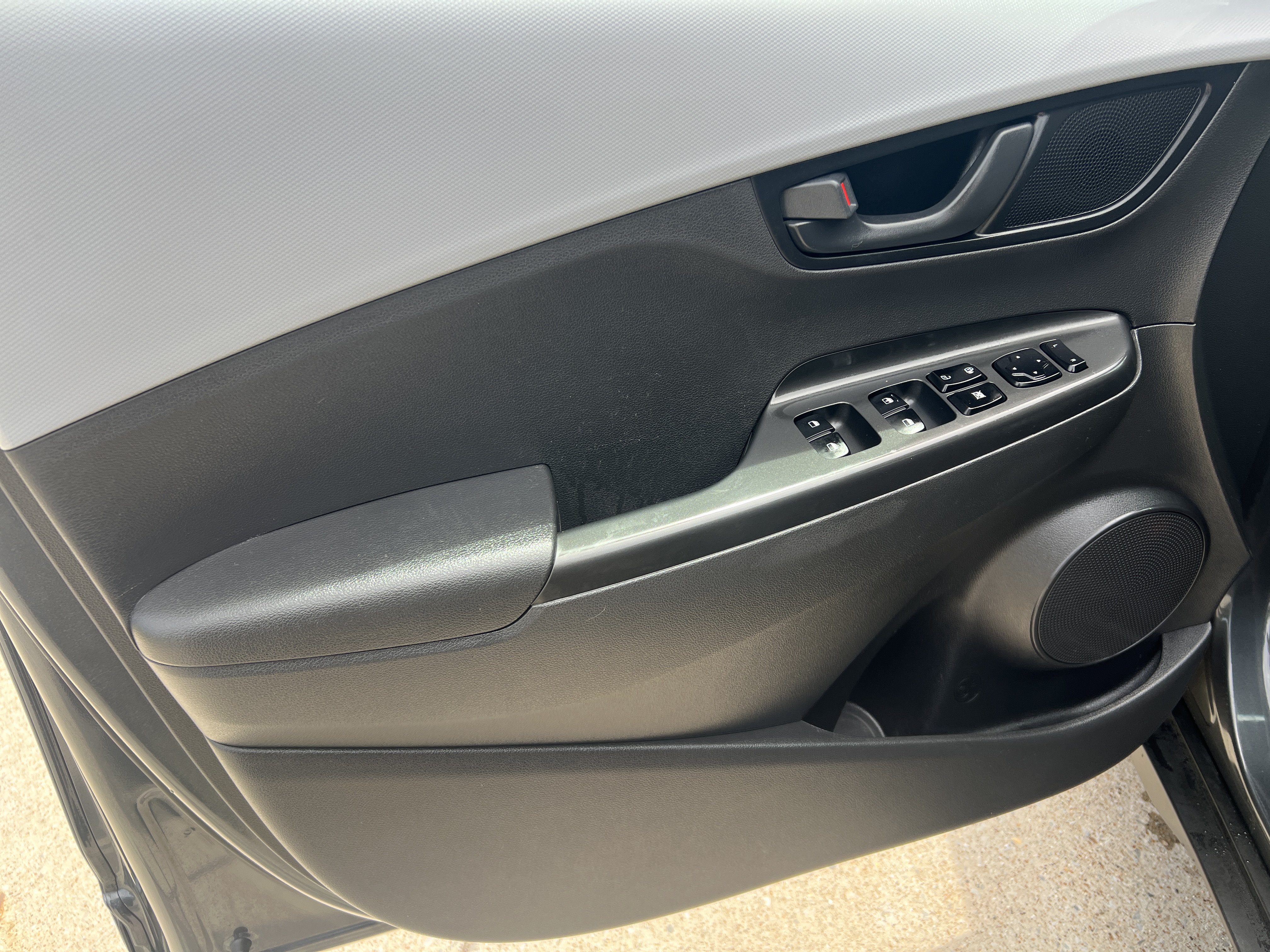 Used 2020 Hyundai Kona SE FWD image 12