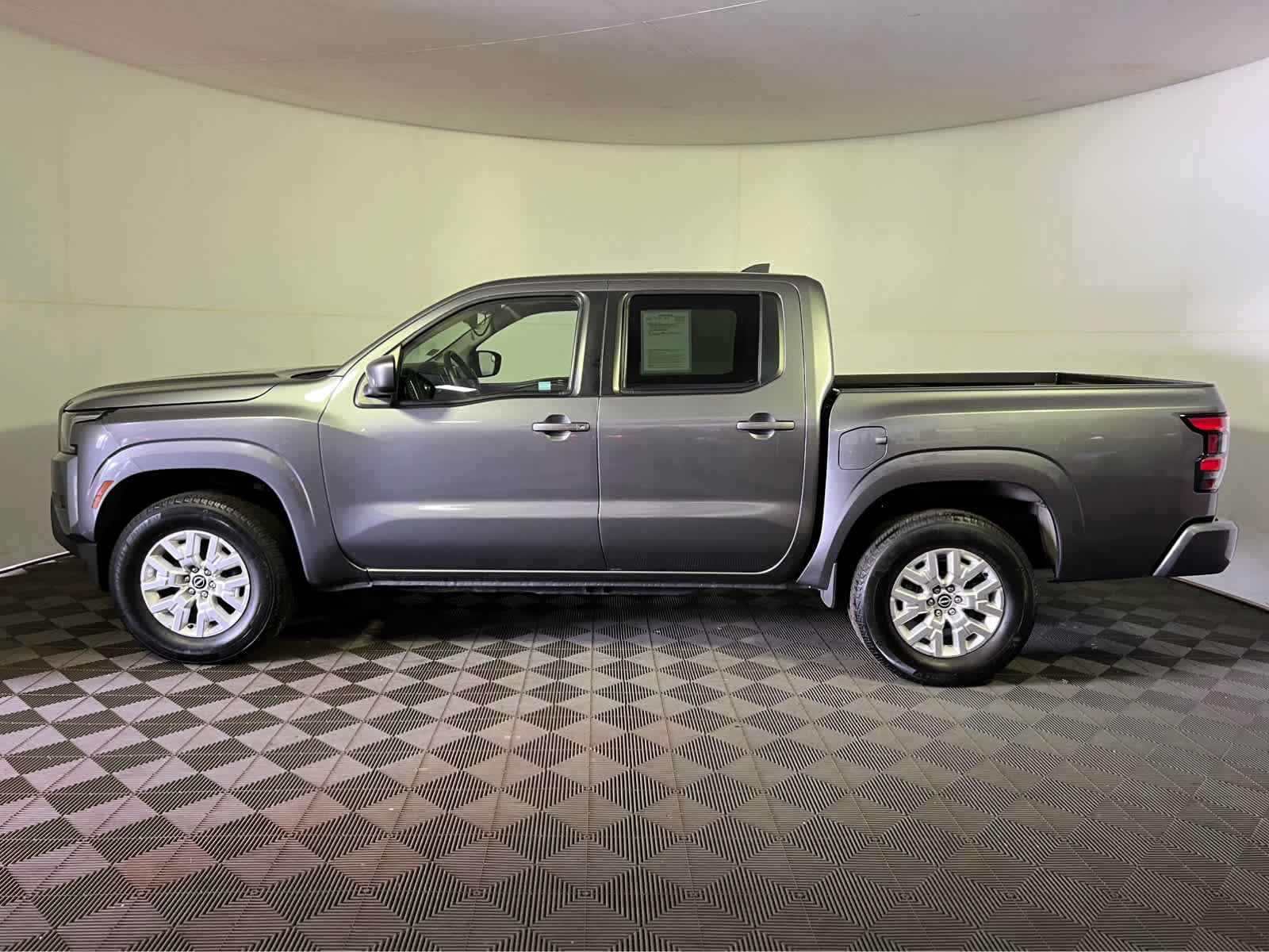 Certified 2022 Nissan Frontier SV image 4