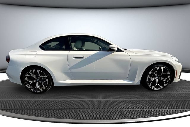 Used 2025 BMW 230i Coupe w/ M Sport Package RWD image 4