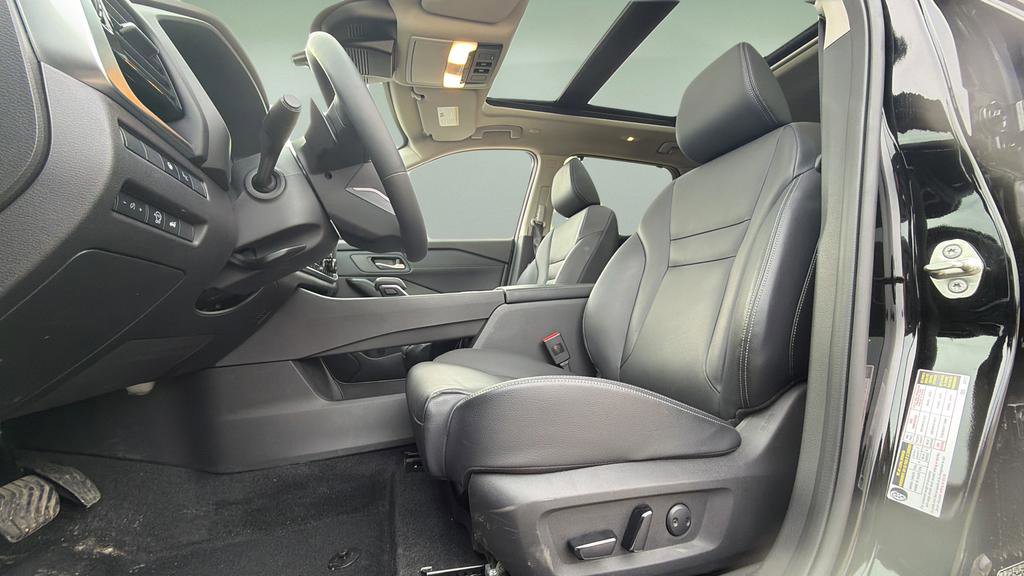 Certified 2025 Nissan Rogue SL w/ SL Premium Package image 16