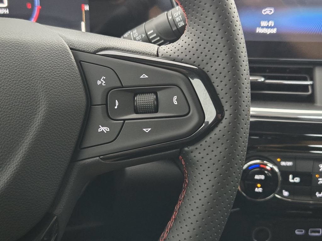 New 2026 Chevrolet Trax RS w/ Sunroof Package FWD image 32