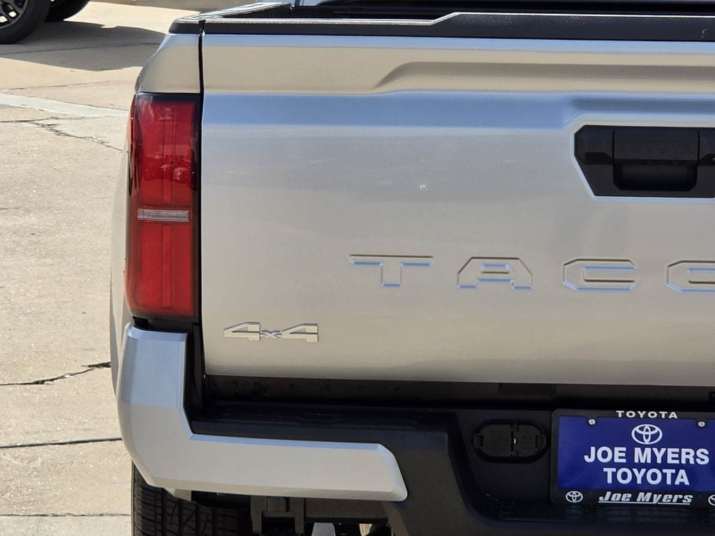 Used 2026 Toyota Tacoma SR5 AWD/4WD image 10