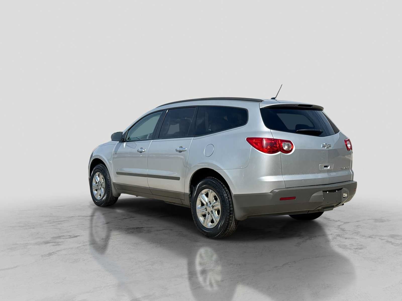 Used 2012 Chevrolet Traverse LS FWD image 4