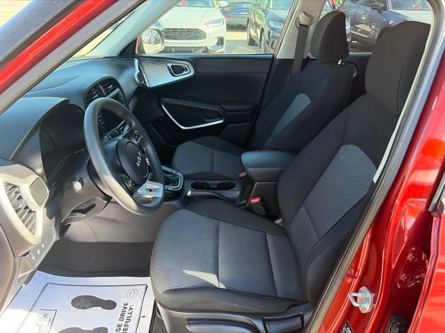 Used 2023 Kia Soul LX w/ LX Technology Package FWD image 10