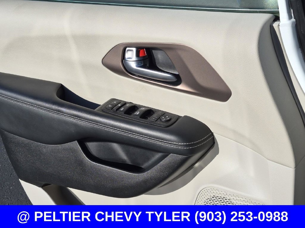 Used 2023 Chrysler Voyager LX FWD image 30
