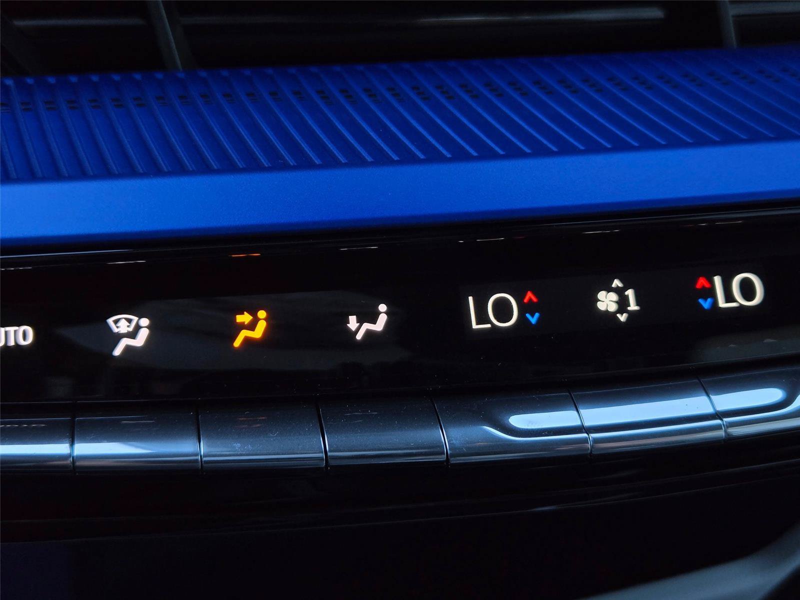 New 2026 Cadillac Optiq Sport 2 w/ LPO, Floor Liner Package AWD/4WD image 22